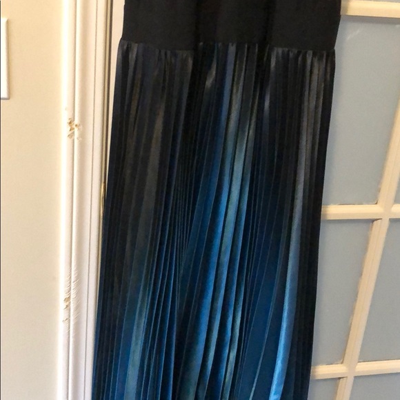 Strapless, pleaded floor length formal dress - Picture 3 of 5
